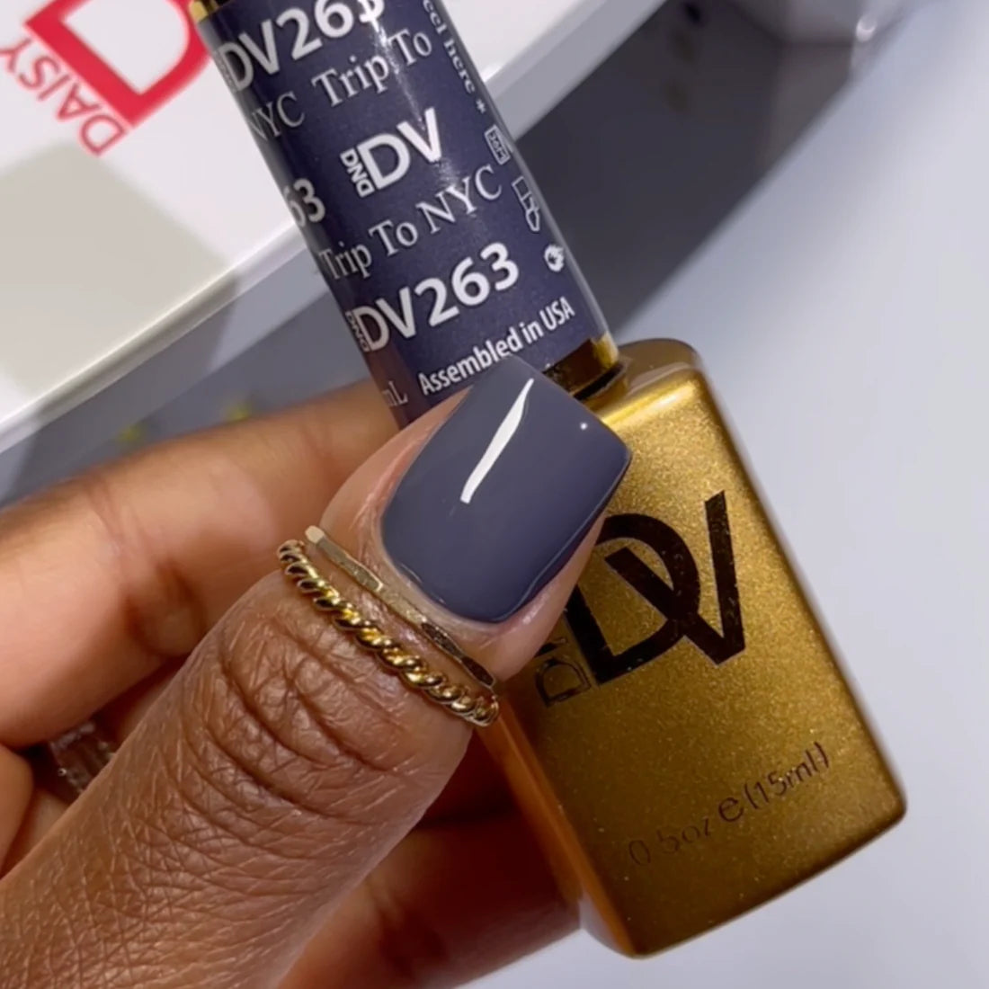 nail polish holiday cheer-DIVA Duo DV263 Trip To NYC