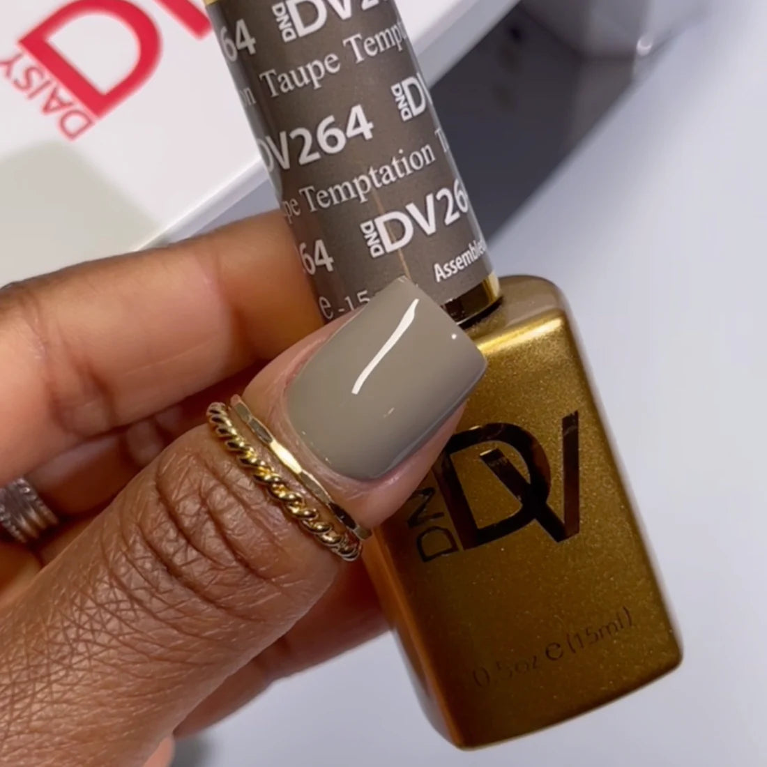 nail polish bow tie-DIVA Duo DV264 Taupe Temptation