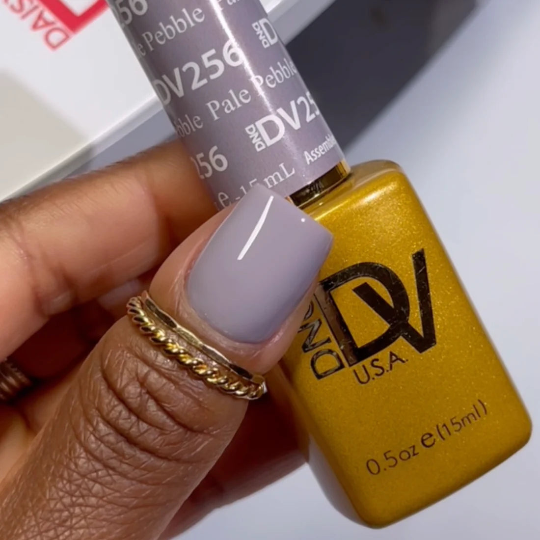 nail polish snowshoe gray-DIVA Duo DV256 Pale Pebble